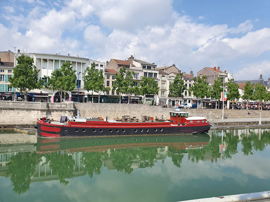 Spits Varend Woonschip 30.53 met UBC