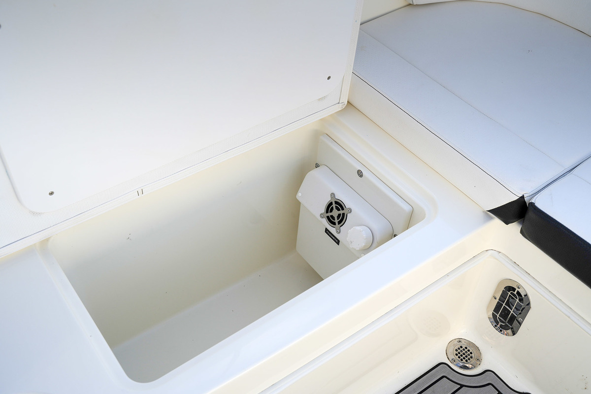 Sea Ray SPX 230 Outboard