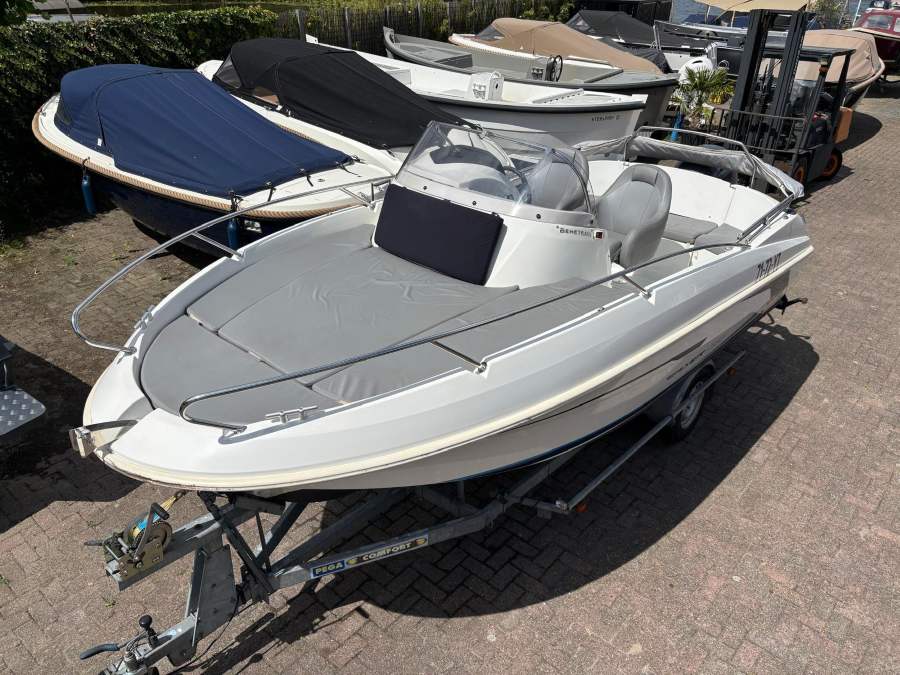 Beneteau Cabin Flyer 550