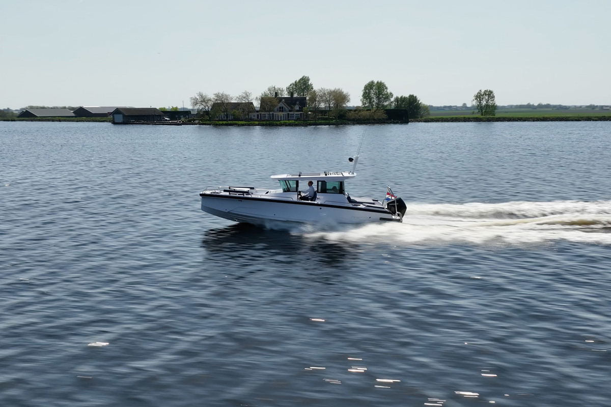 Axopar 29 XC Cross Cabin