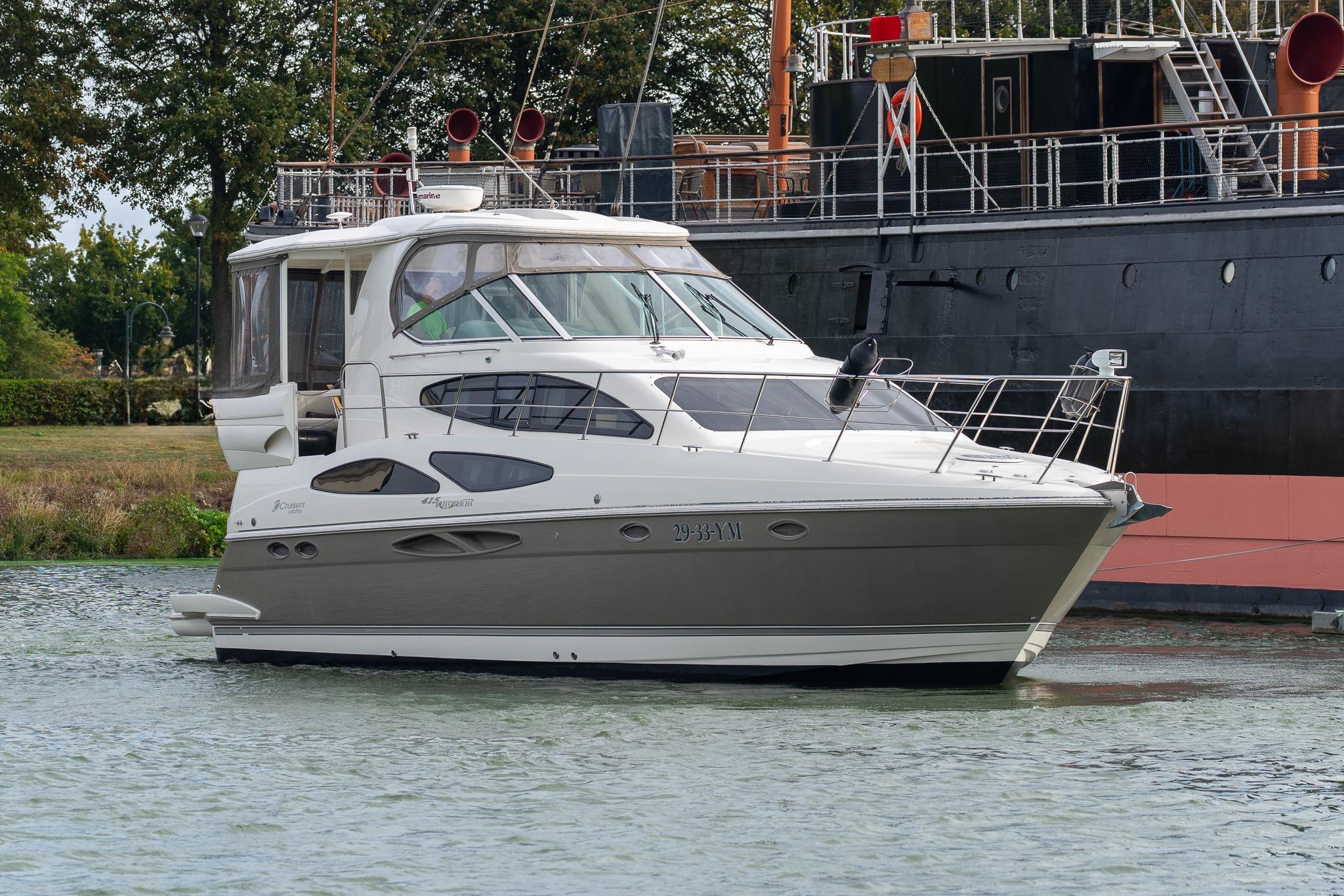 Cruisers Yachts 415 Express Motoryacht