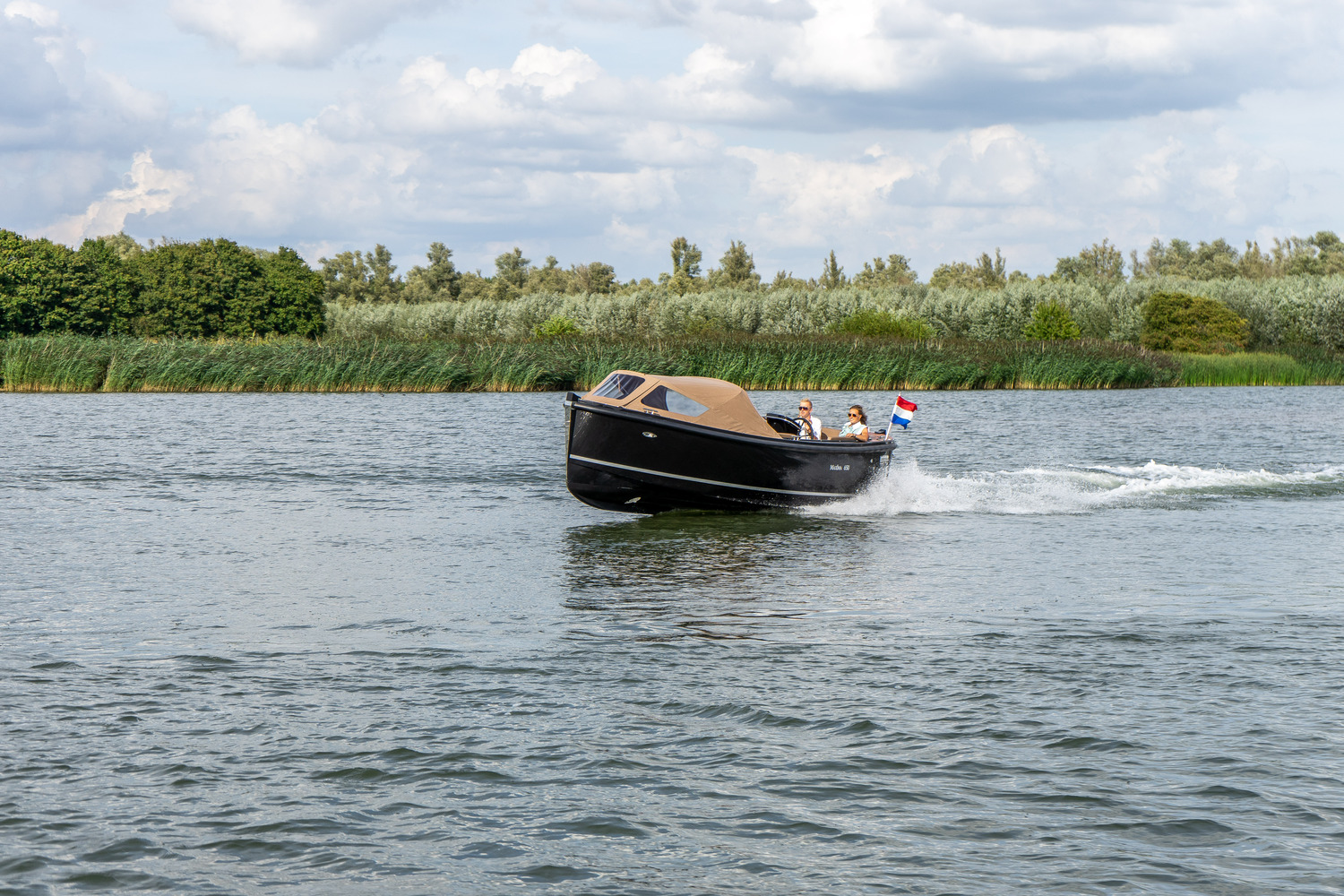 Maxima Boats 650 Flying Lounge