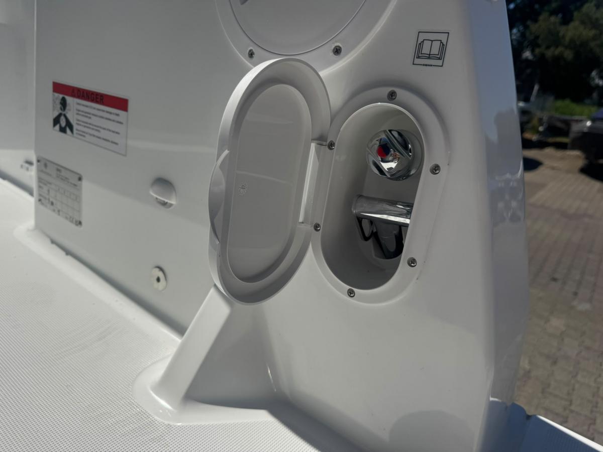 Jeanneau Merry Fisher 895 serie 2. Dit schip is aanwezig op de Yamaha stand van hiswa te water 2026.
