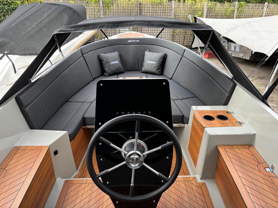 Corsiva 650 Tender Vaarklaar suzuki 30pk 