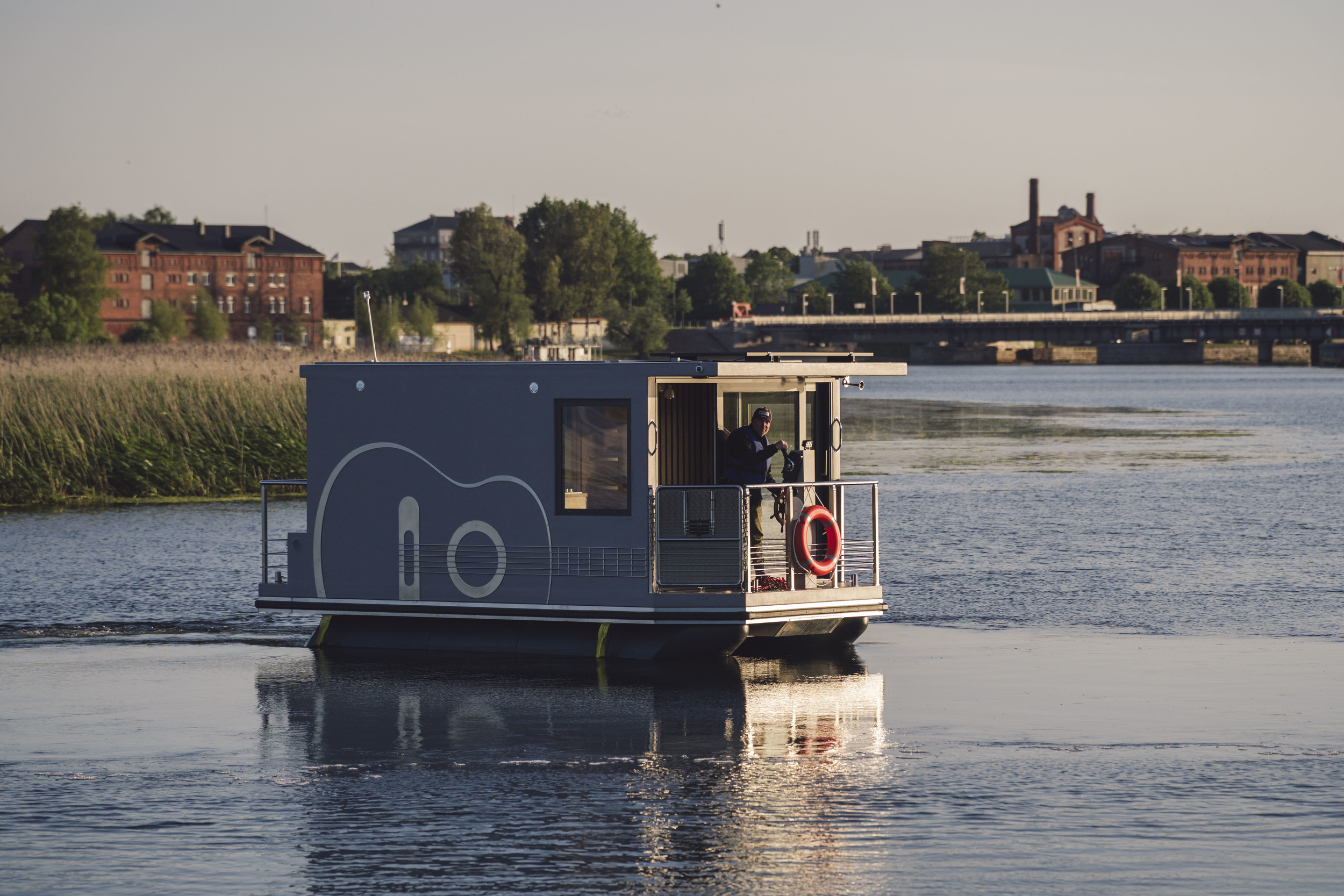 SHB Houseboat GTR 6.3