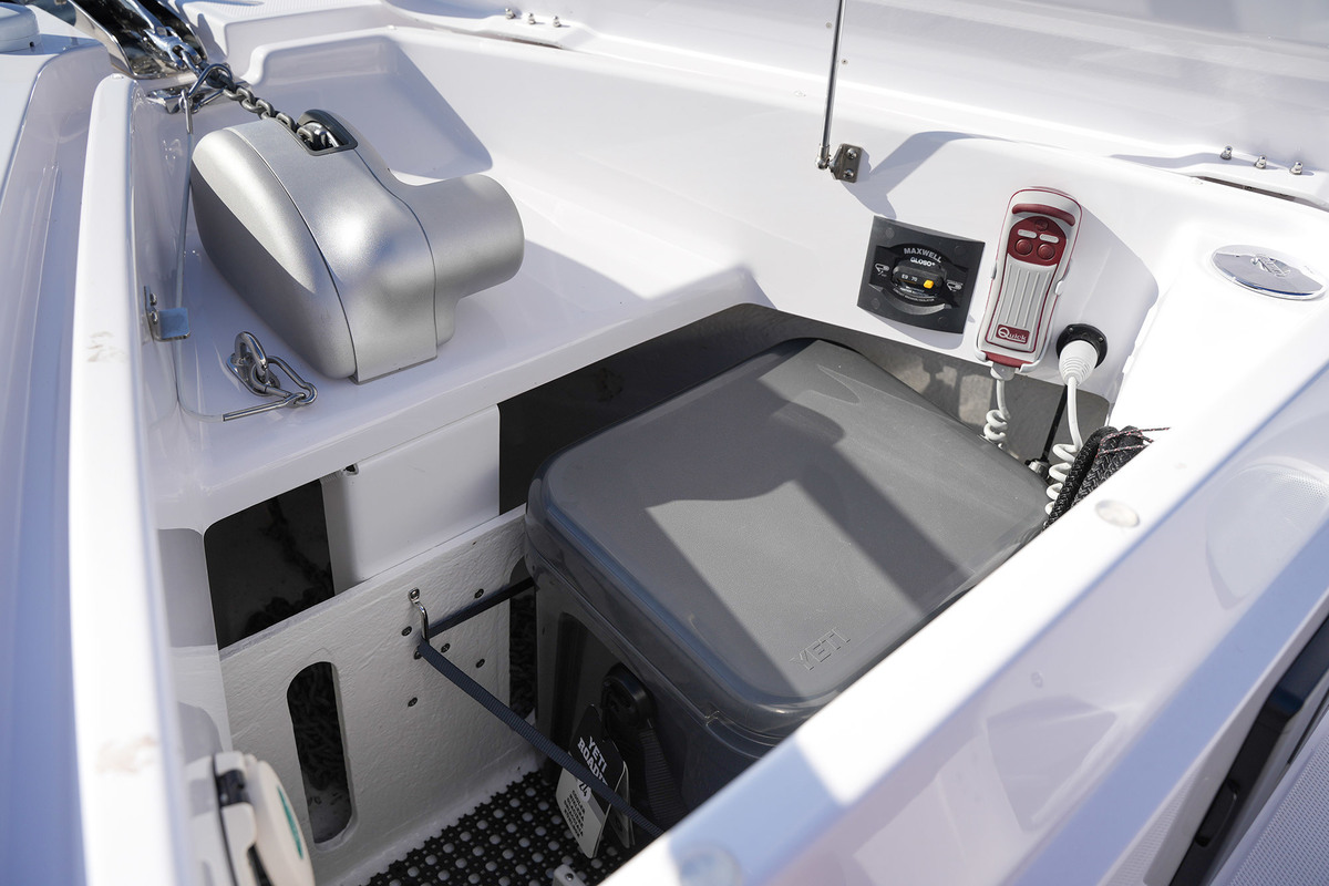 Axopar 37 XC Cross Cabin Mediterrana Edition