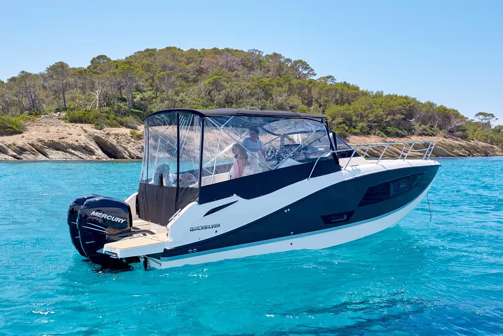 Quicksilver 875 Sundeck