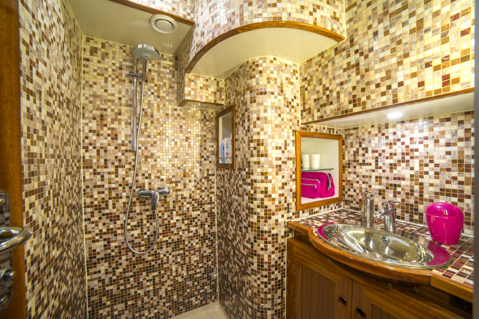 Luxe Motor Cruise 19.75