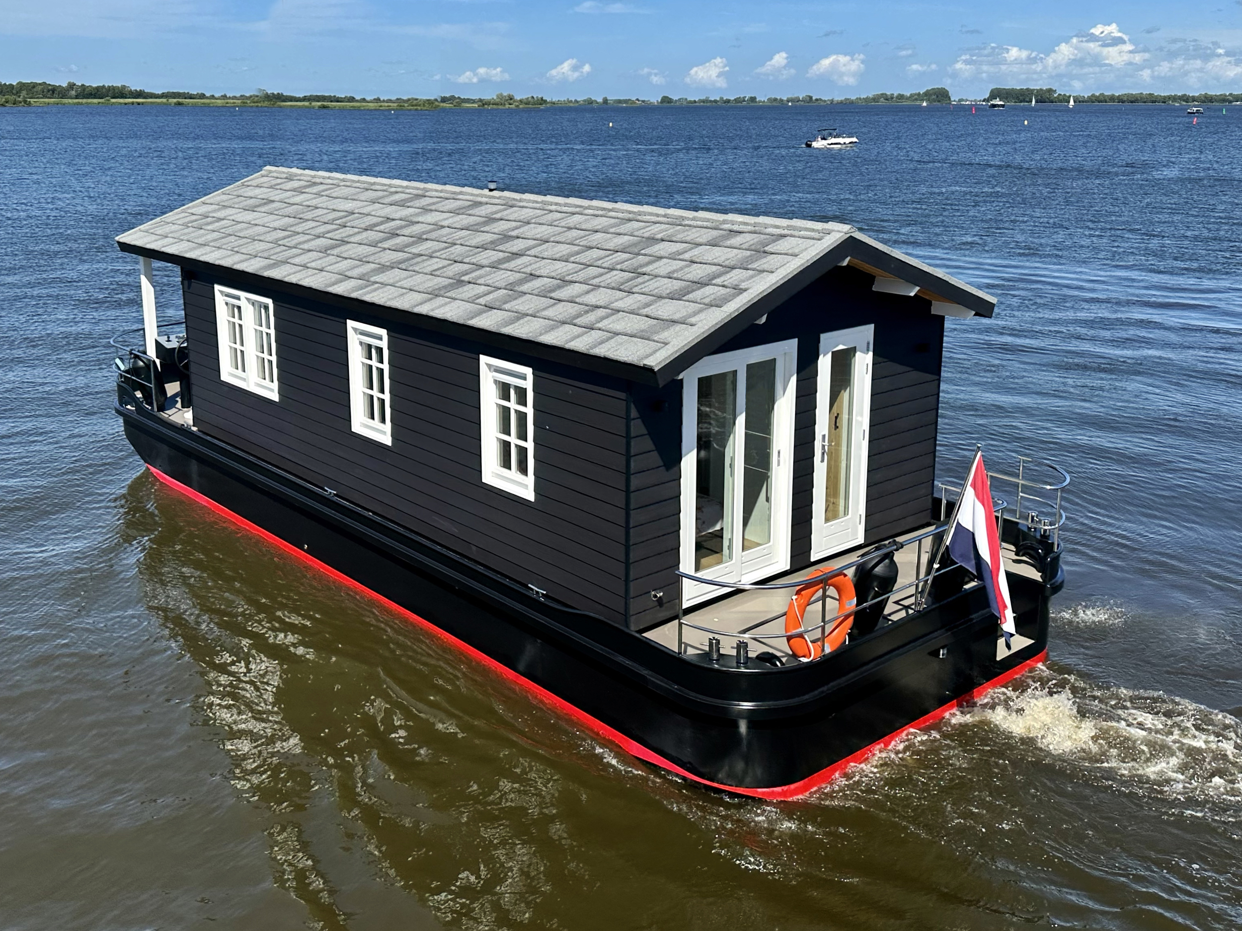 HOMESHIP VaarChalet In Amsterdam 1250D Luxe Houseboat