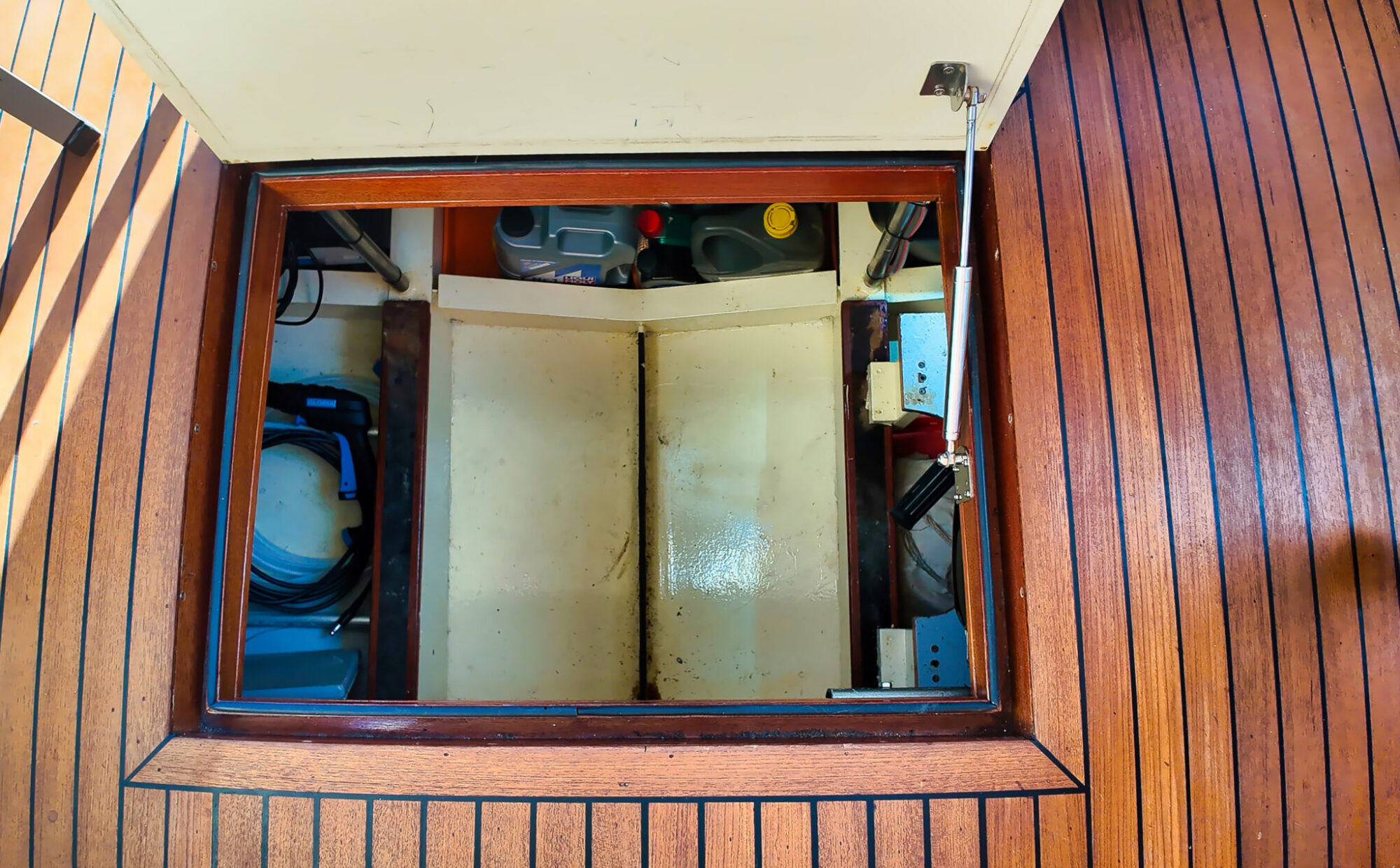 Bruce Roberts Euro 12.00 Flybridge