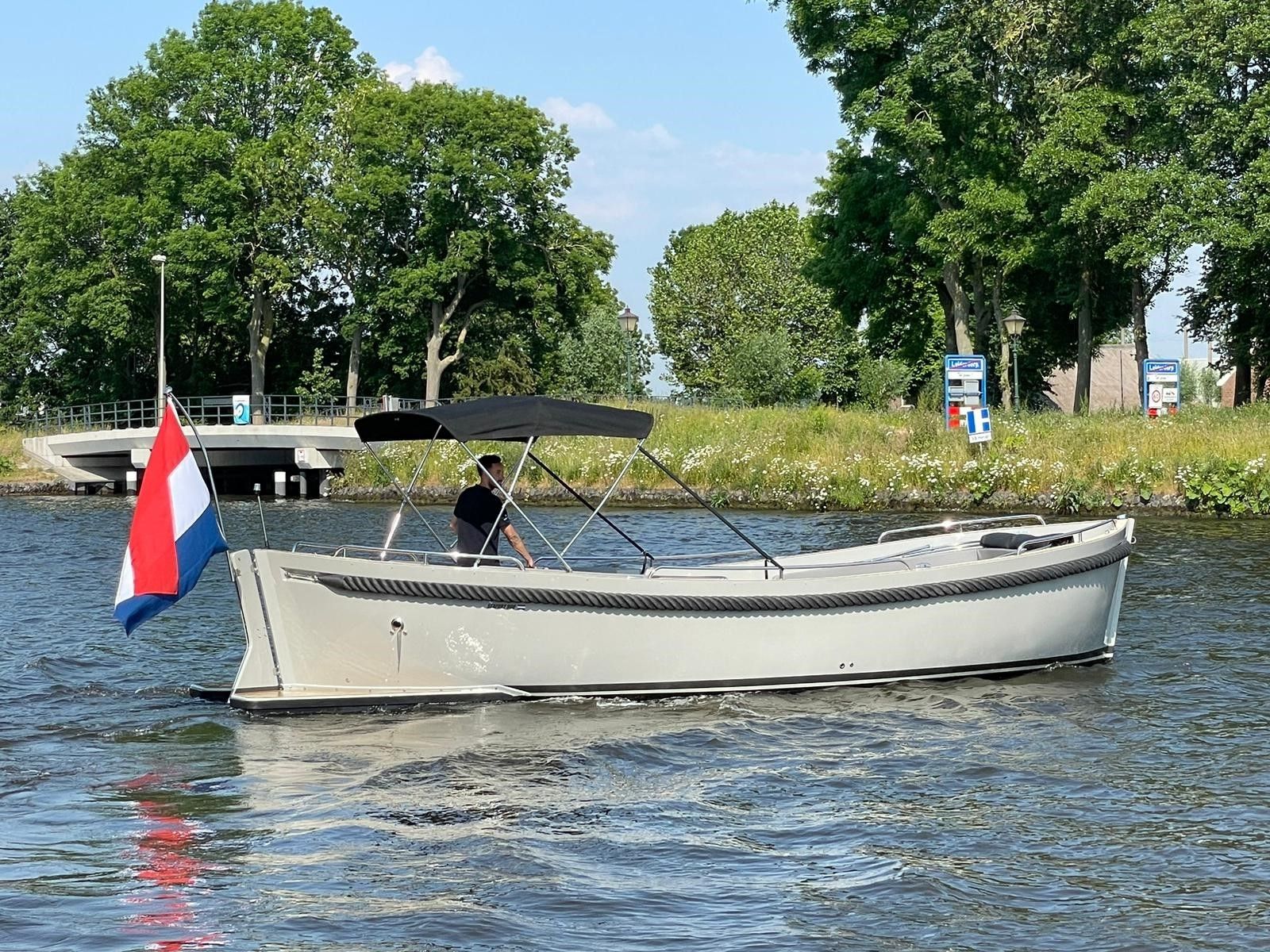 Seafury 900 Soft-top