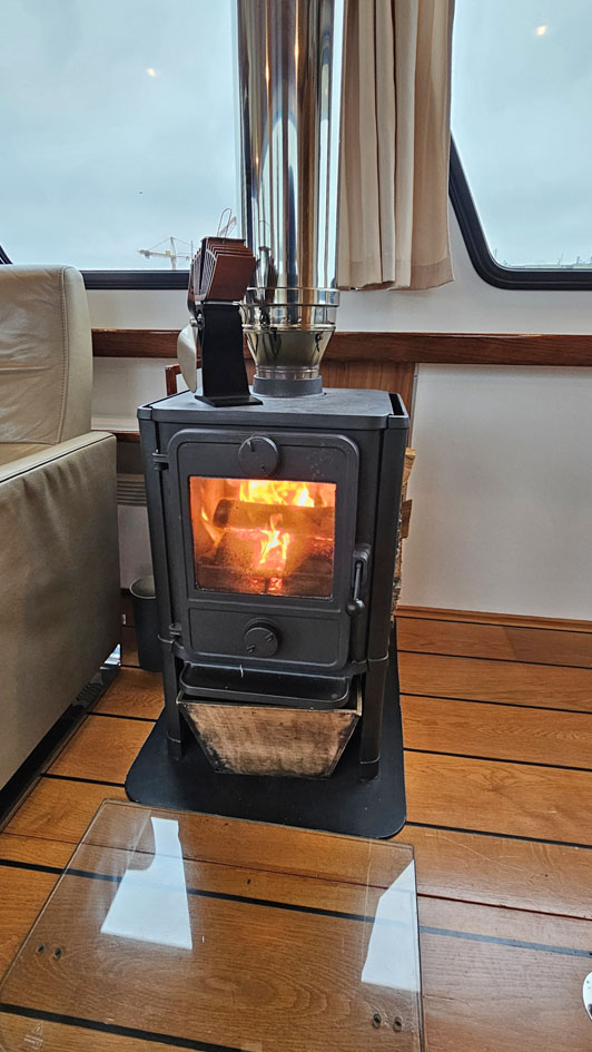 ex Patrouille vaartuig / Varend Woonschip 18.26 met UBC