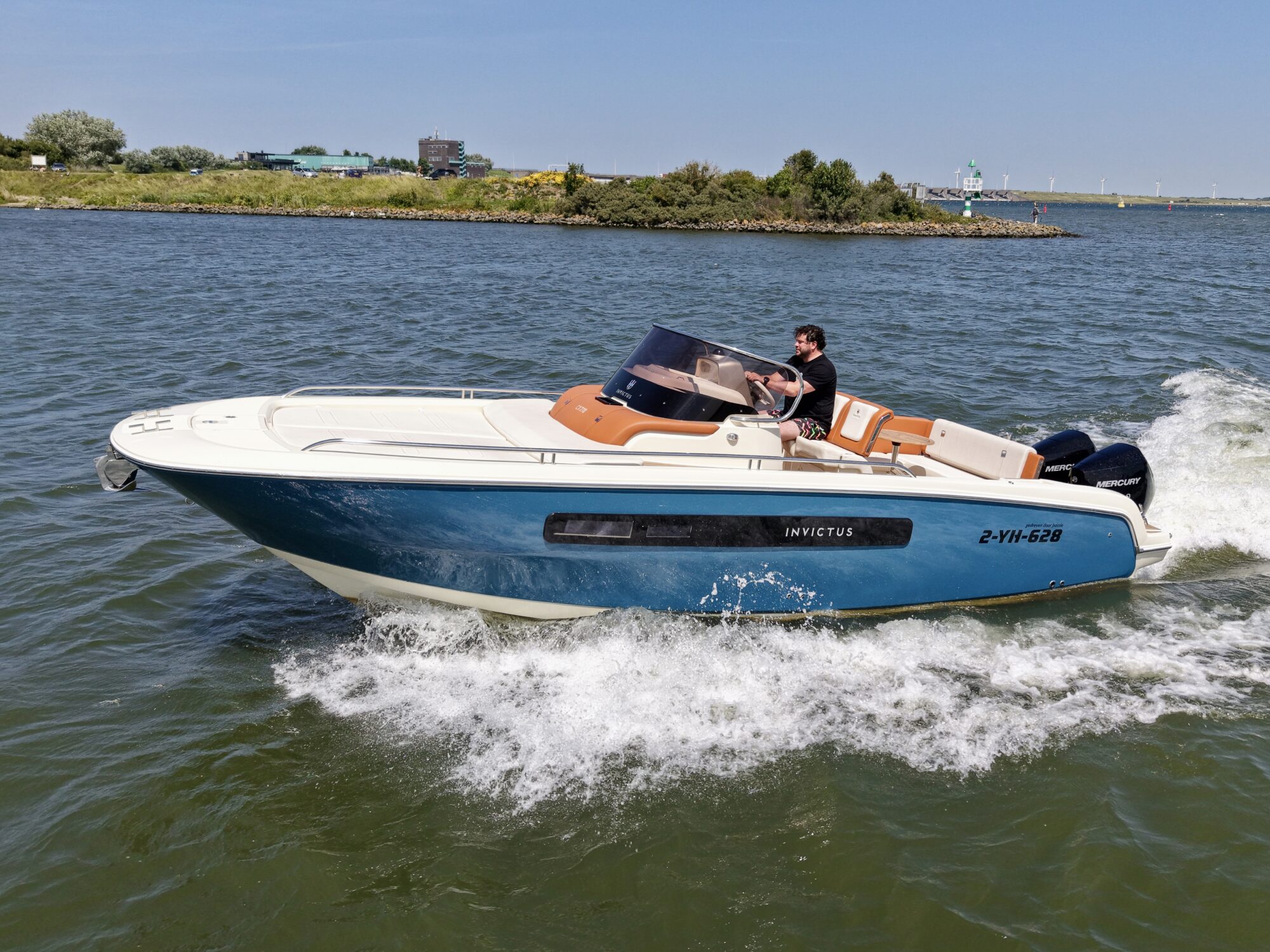 Invictus 270 CX