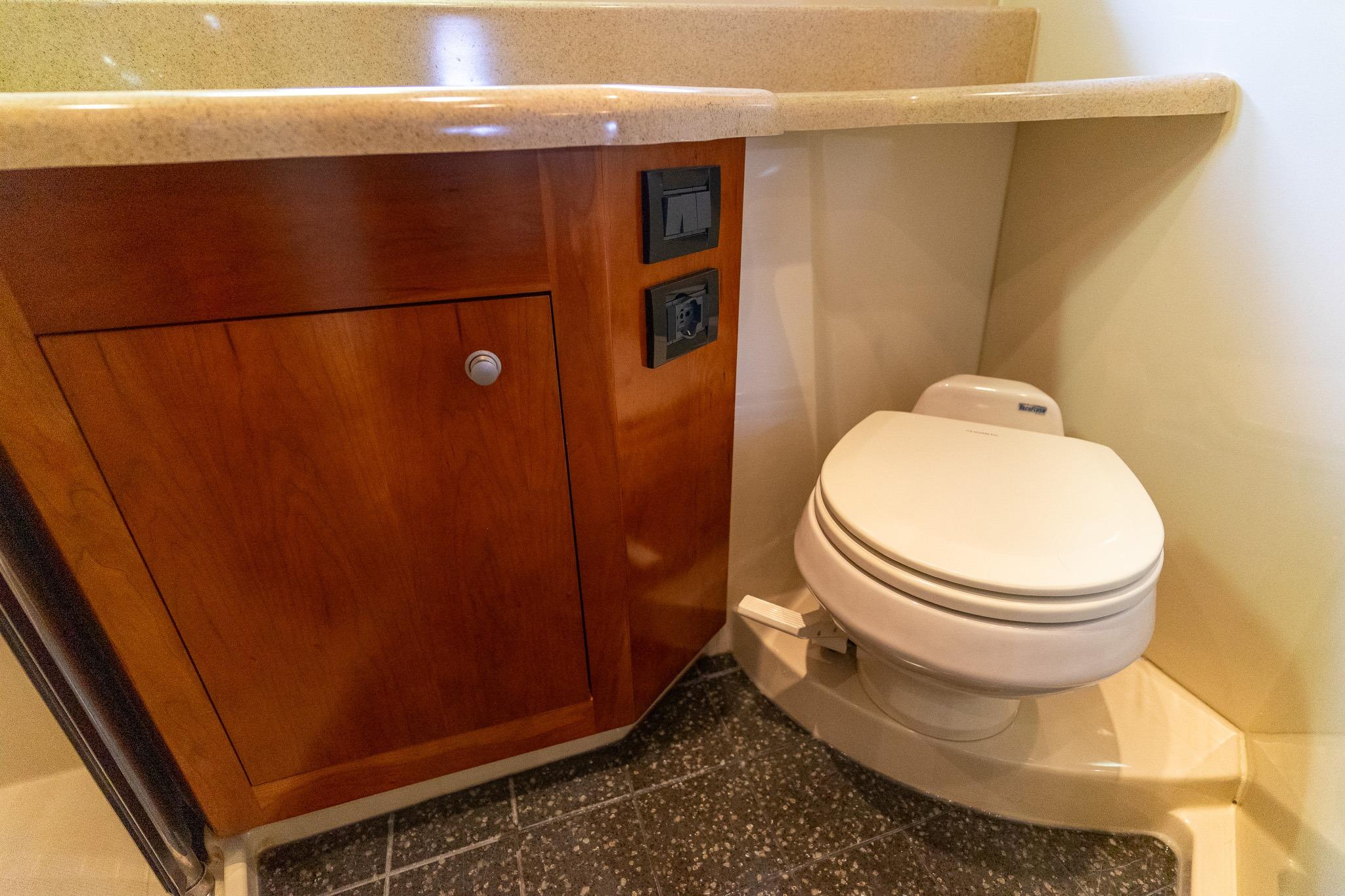 Cruisers Yachts 415 Express Motoryacht