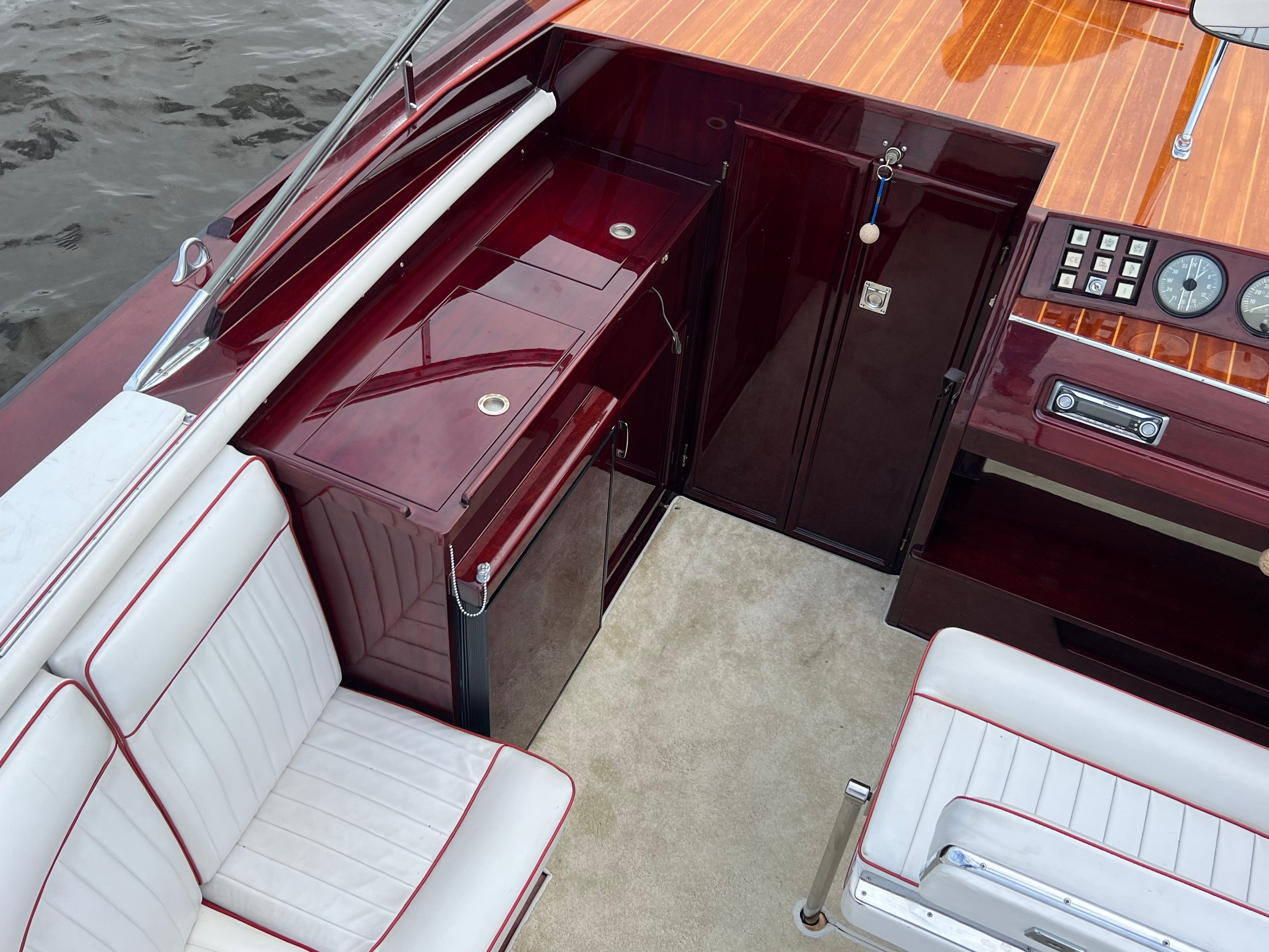 Boesch 850 Runabout Deluxe