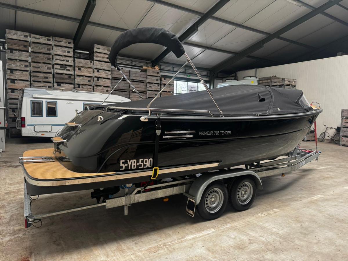 Primeur 710 Tender met Boegschroef