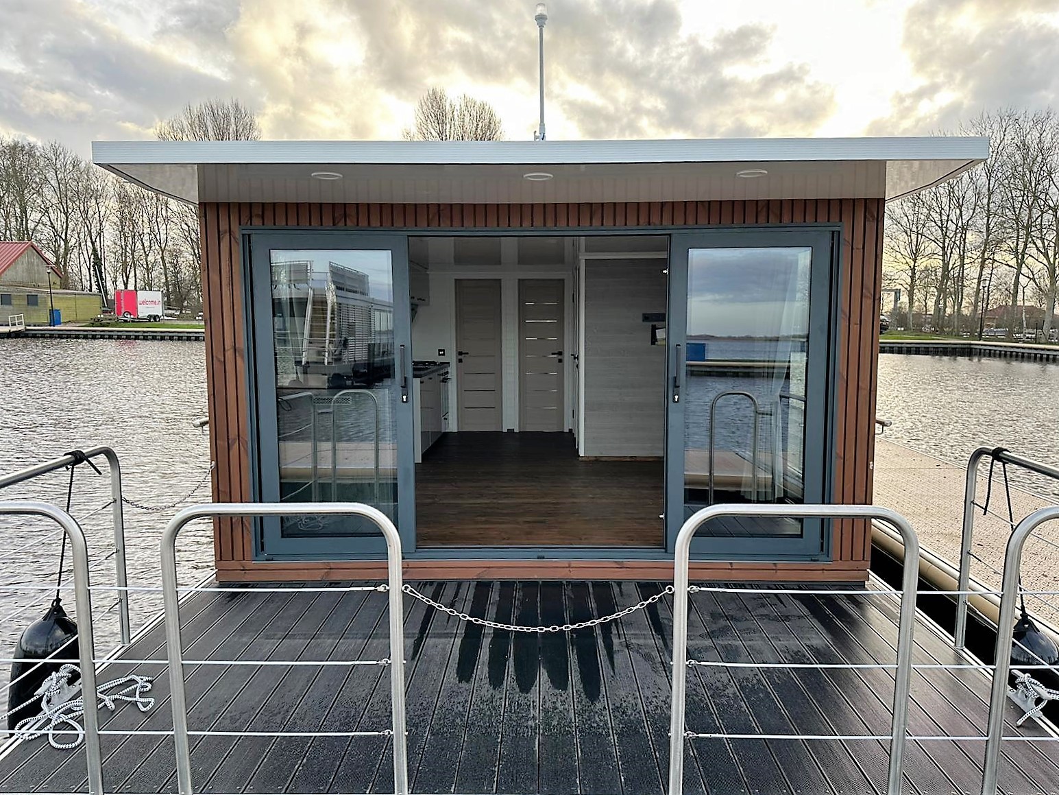 Nordic Season Houseboat NS 40 Eco 36m2