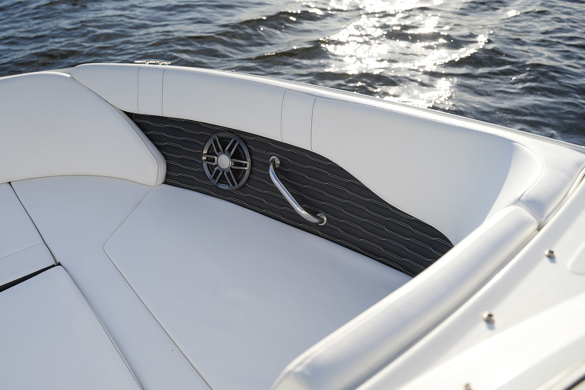 Sea Ray SPX 230 Outboard