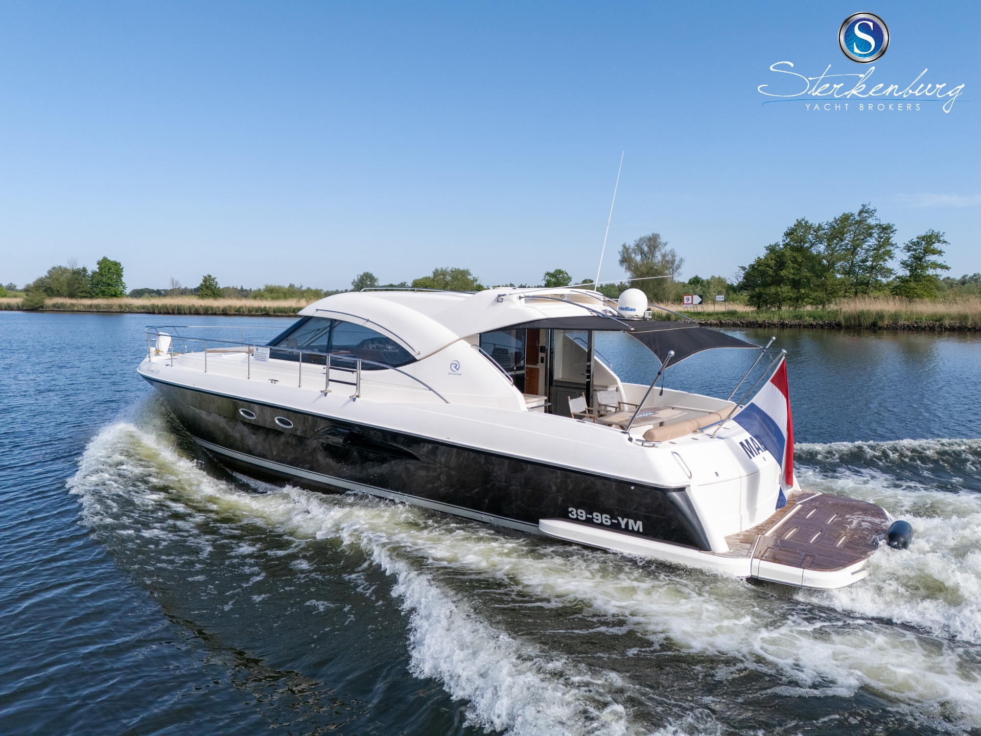 Rivièra 4700 Sport Yacht