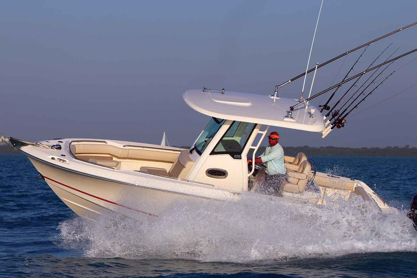 Boston Whaler 250 Outrage