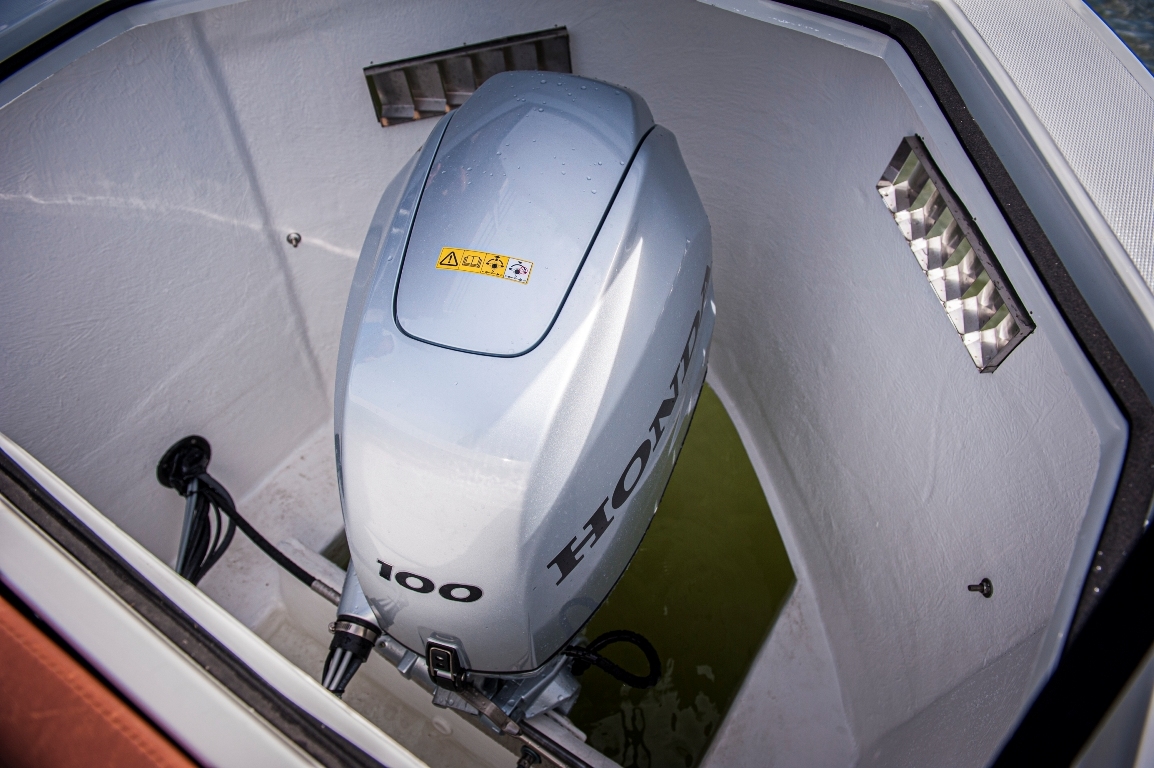 Maxima Boats 750 Flying Lounge