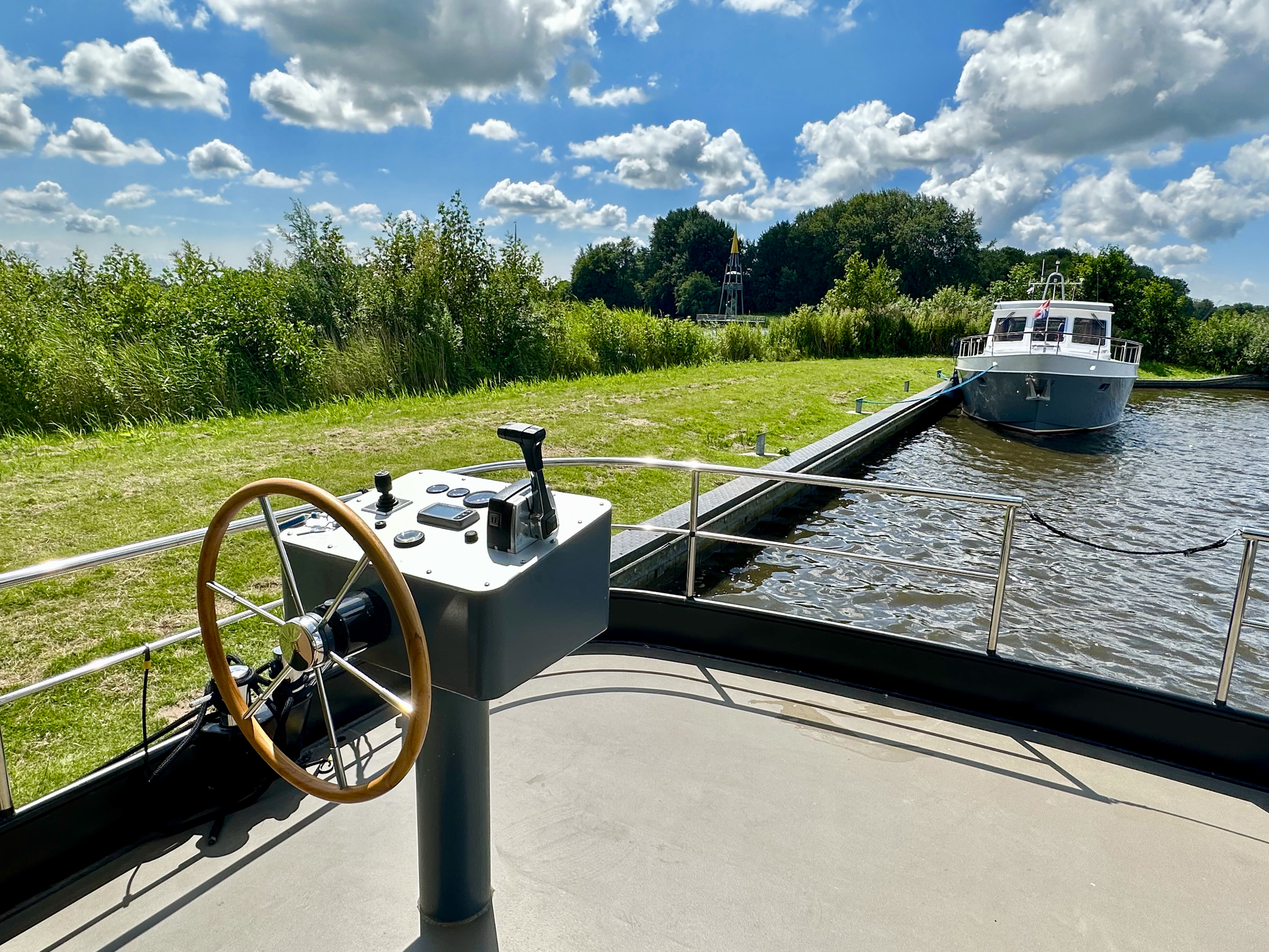 HOMESHIP Lotus Navigator 14 Houseboat