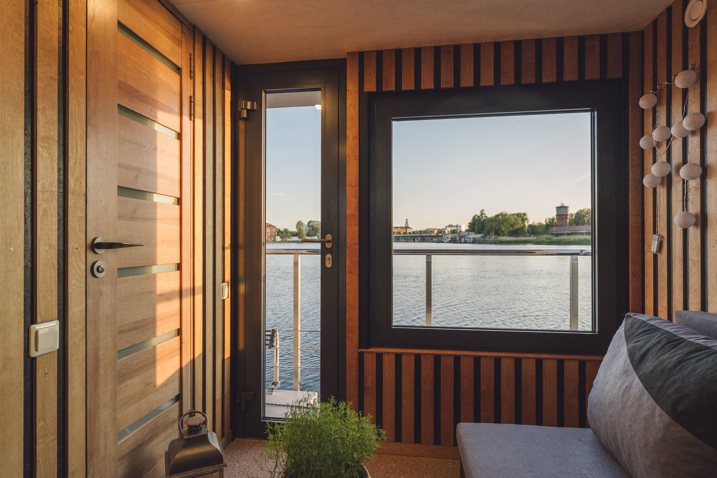 SHB Houseboat GTR 6.3