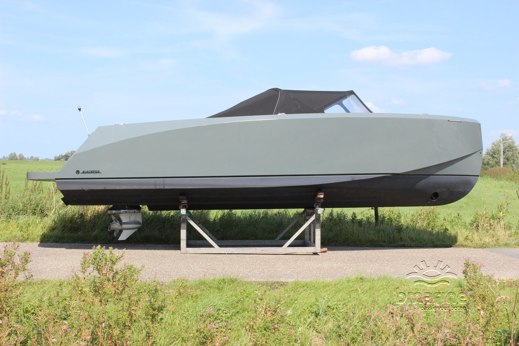 Blackfish Reallife 750 Cabin