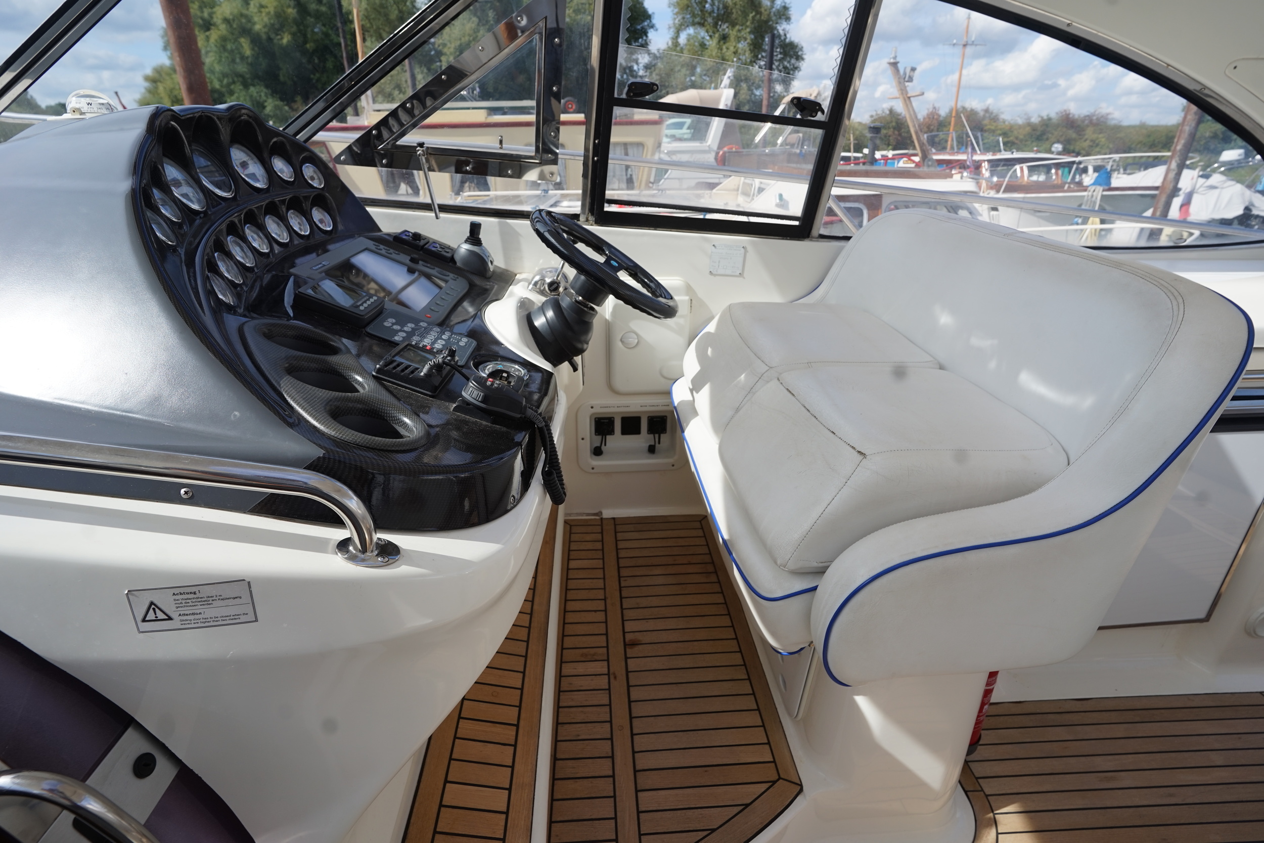 Bavaria 42 HT Sport IPS-500 - hydraulic platform