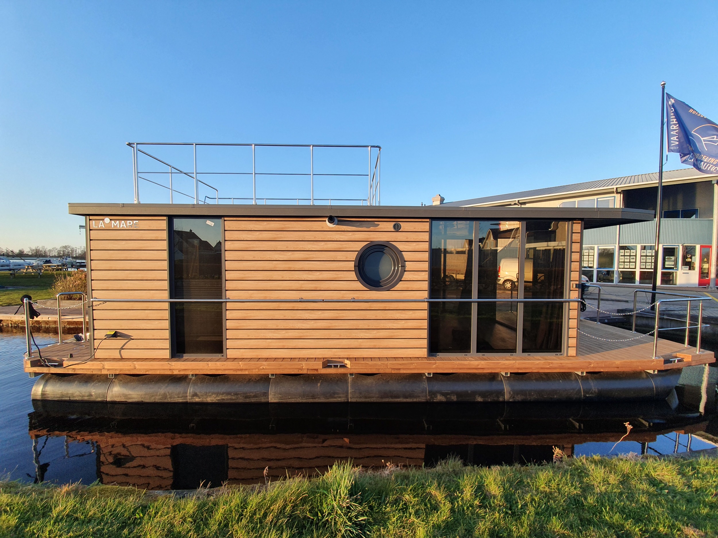 La Mare Houseboat Apartboat L - Vaarklaar - Met Verhuur