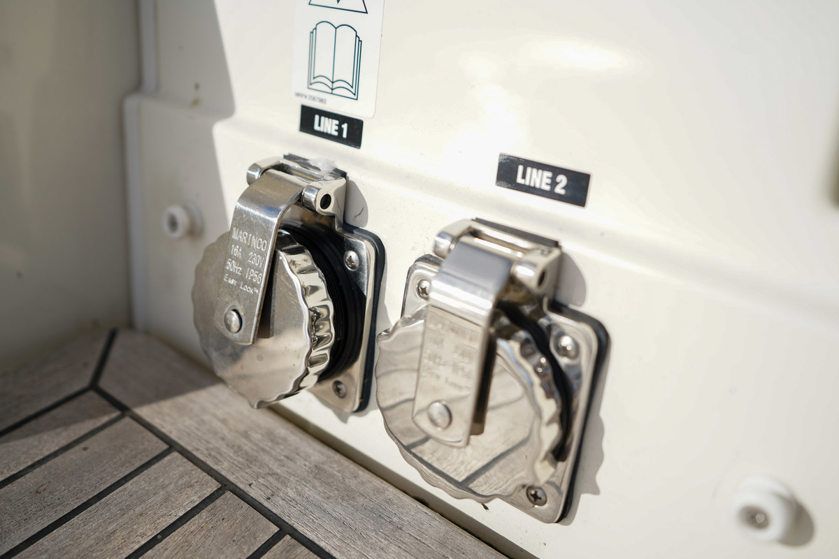 Sea Ray Sundancer 290