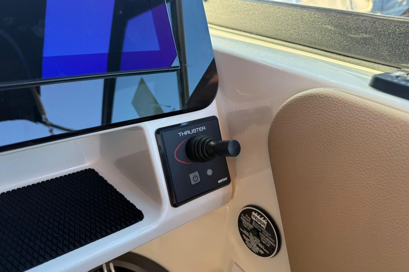 Sea Ray SDX 230