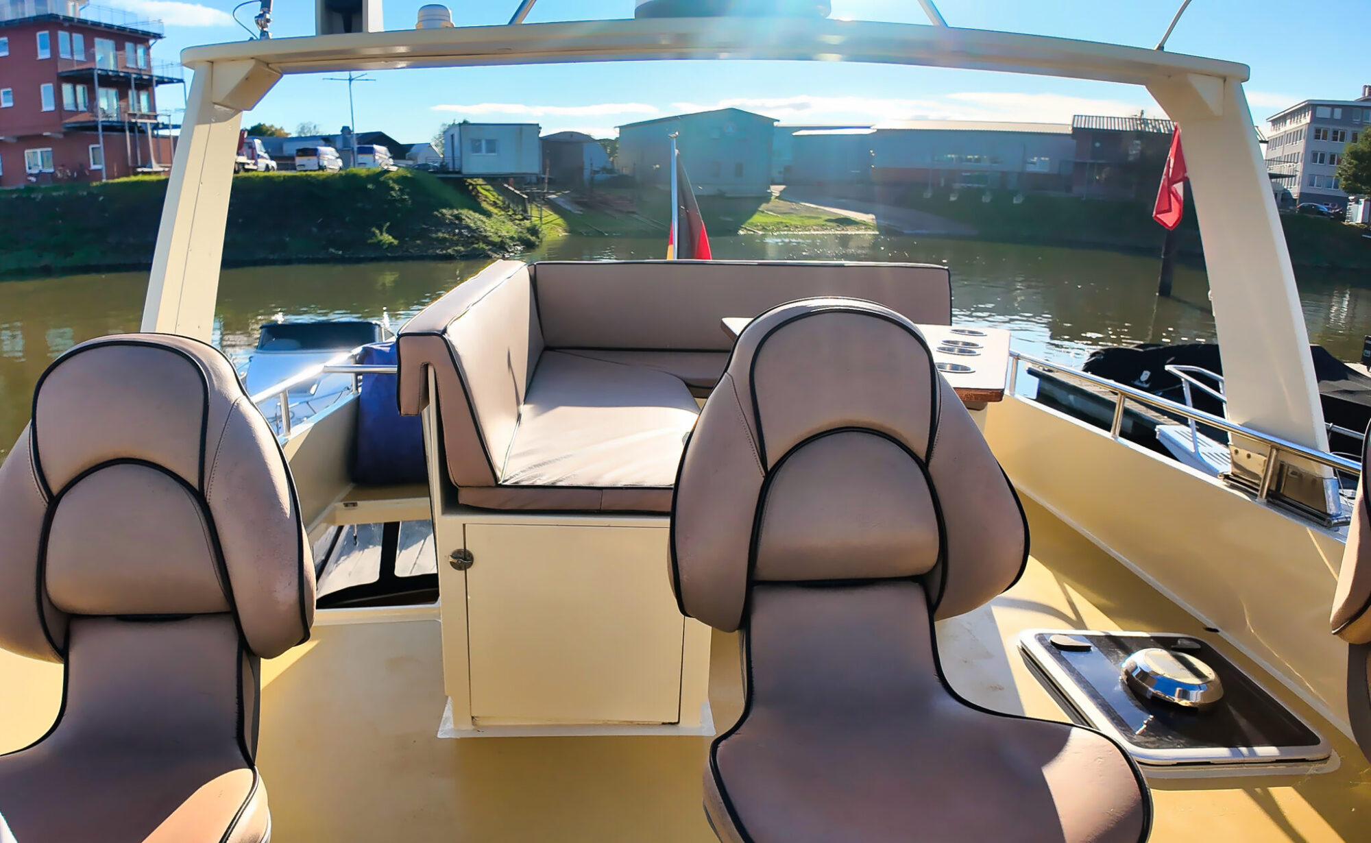 Bruce Roberts Euro 12.00 Flybridge