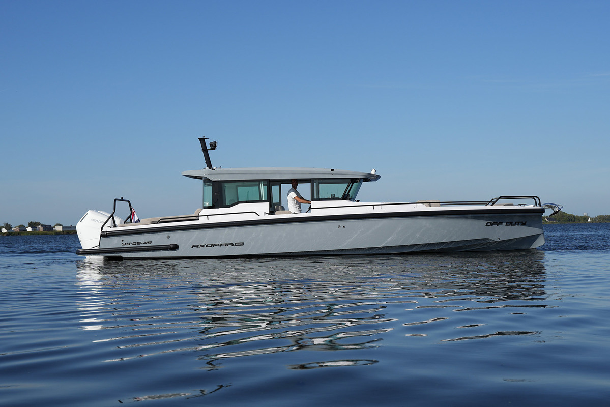 Axopar 37 XC Cross Cabin Mediterrana Edition