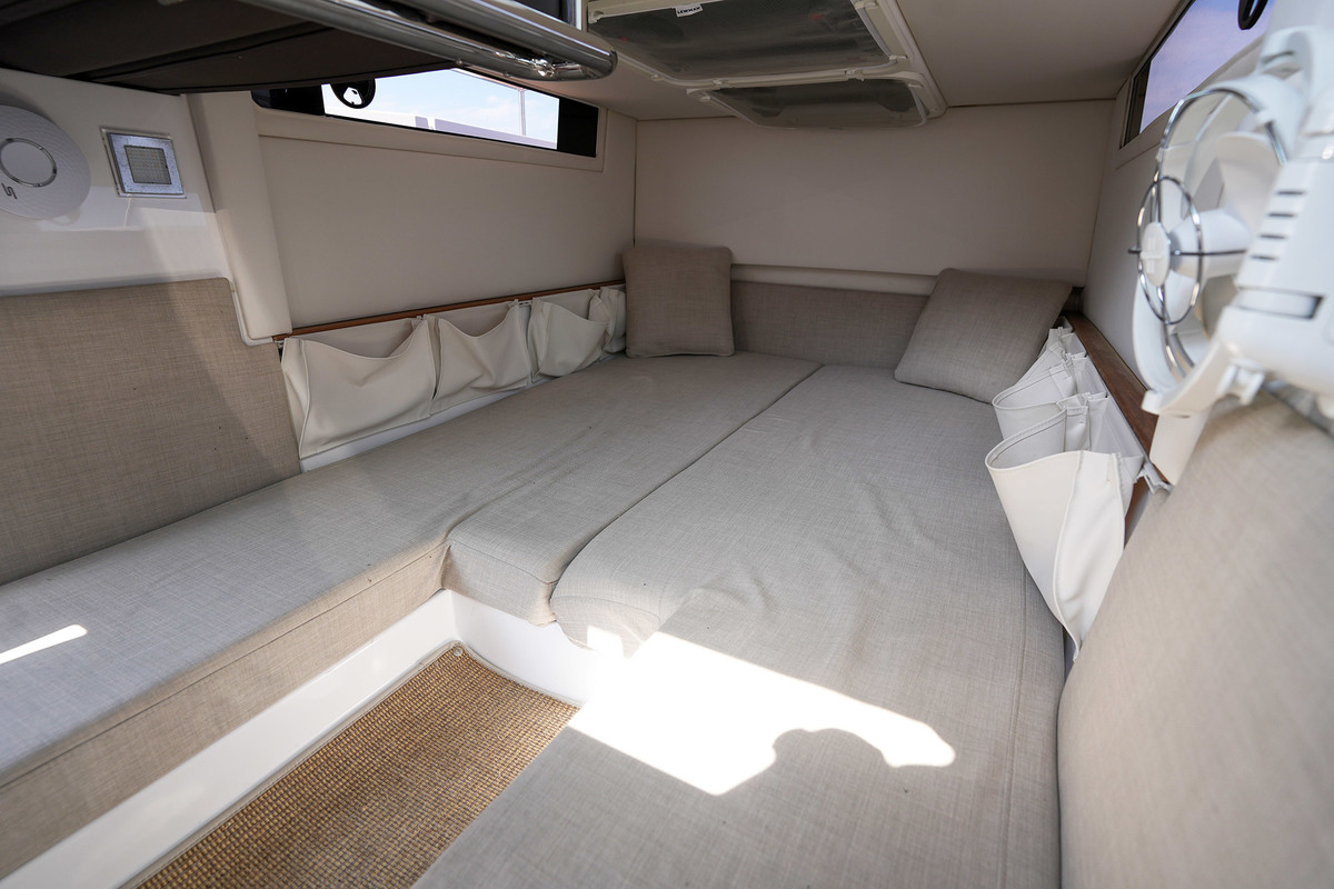 Axopar 28 Cabin
