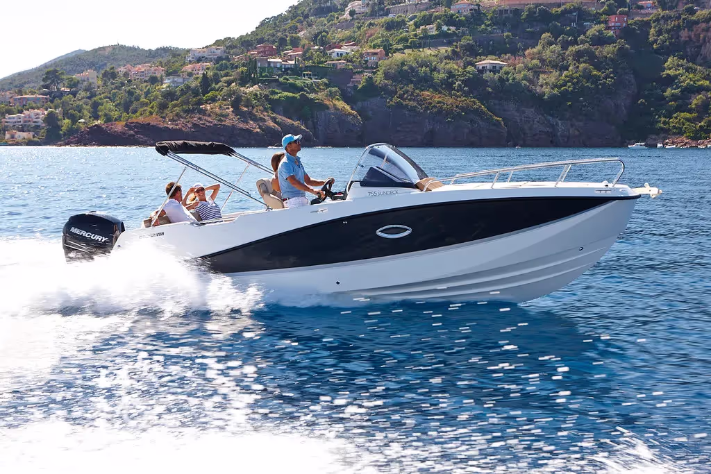 Quicksilver 755 Sundeck