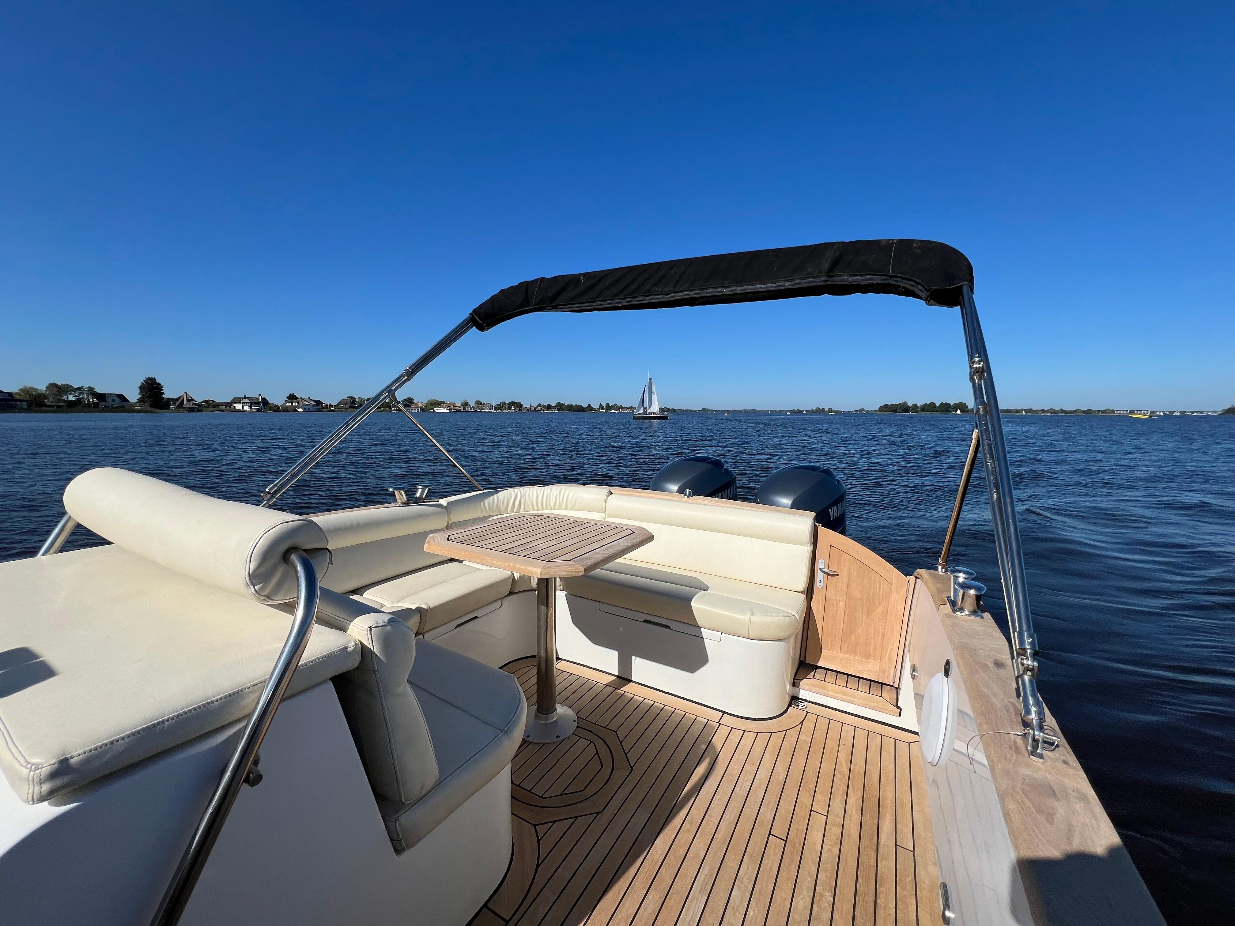 Center Console Blackfish Crossover 900