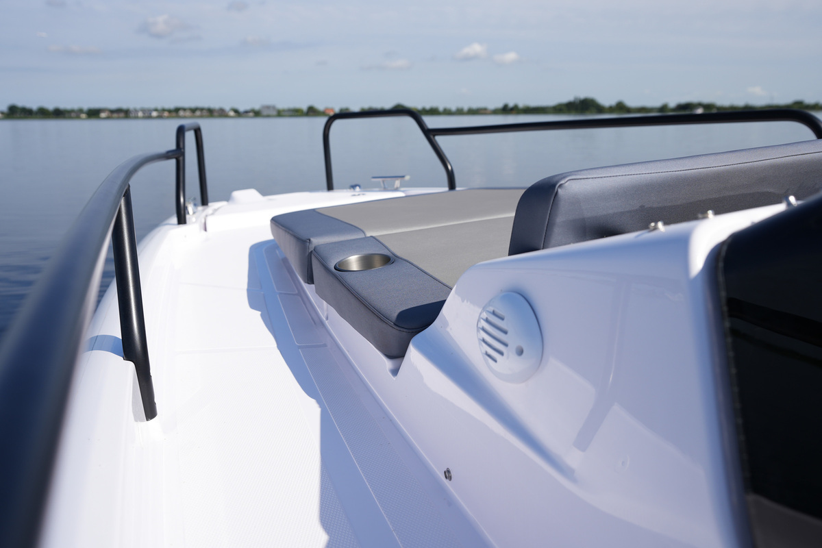 Axopar 25 Cross Bow & Cross Top