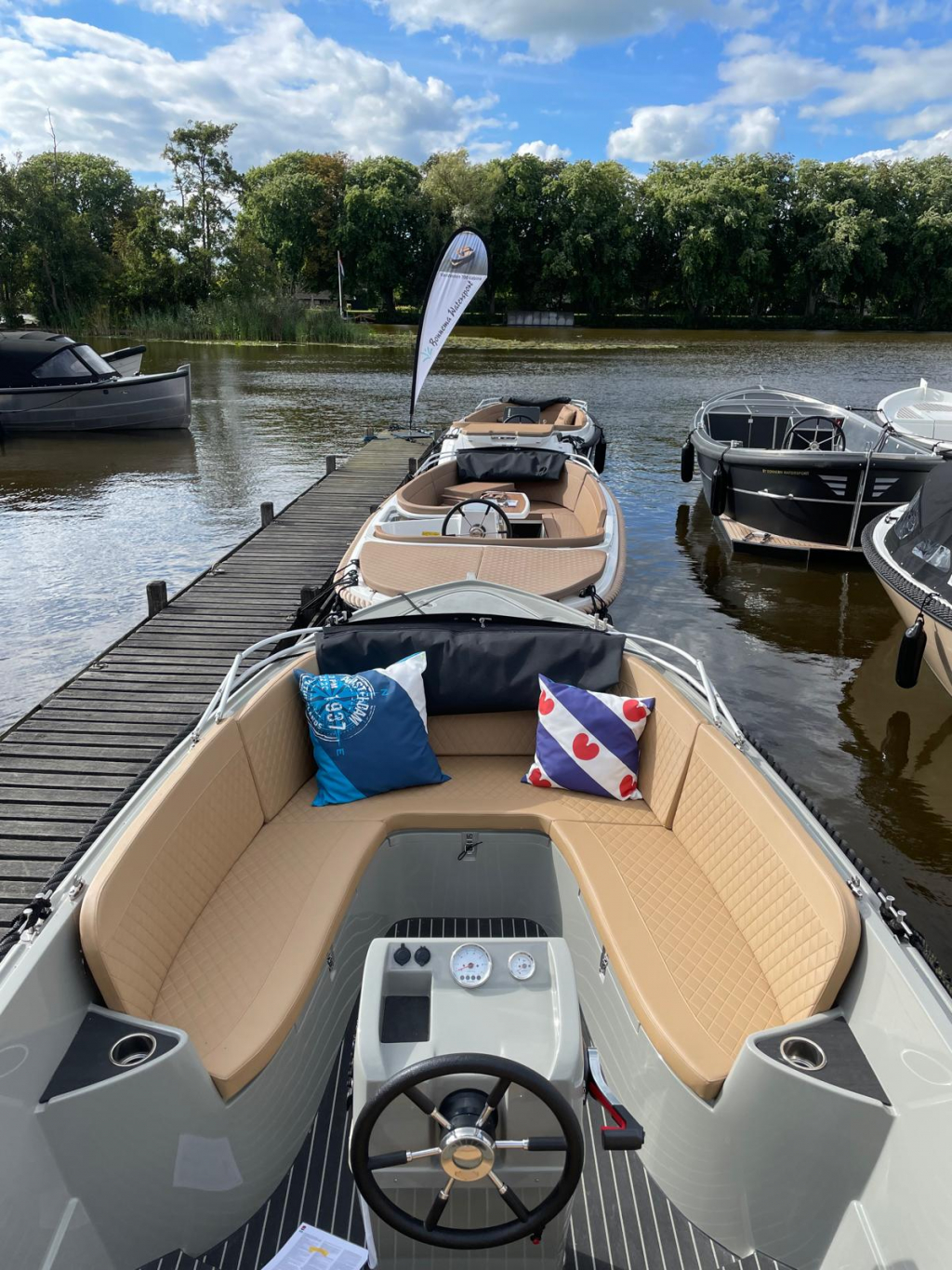 Oud Huijzer 616 tender DEMO 60pk suzuki