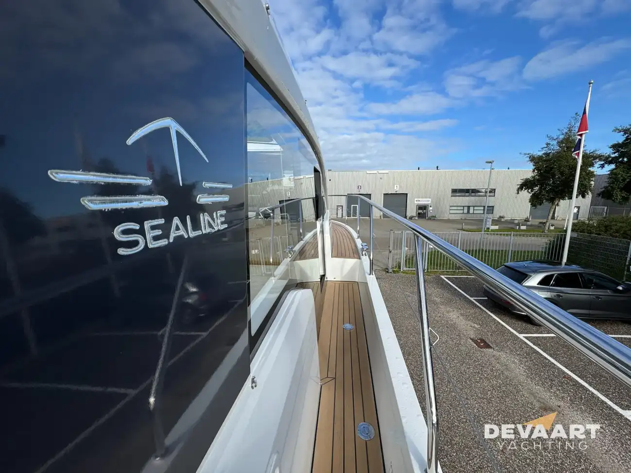 Sealine C335