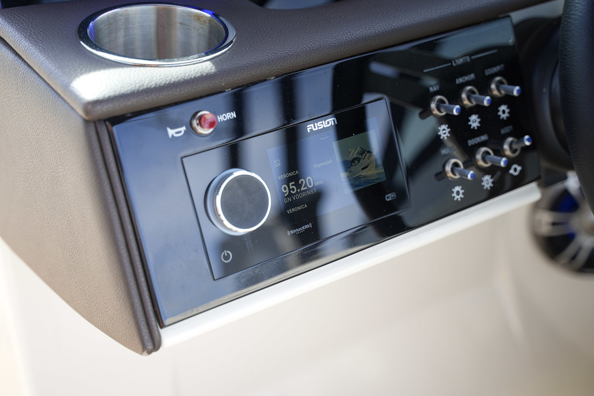 Sea Ray SDX 290 Outboard