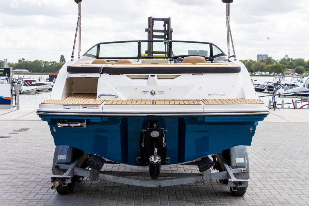 Sea Ray SPX 210