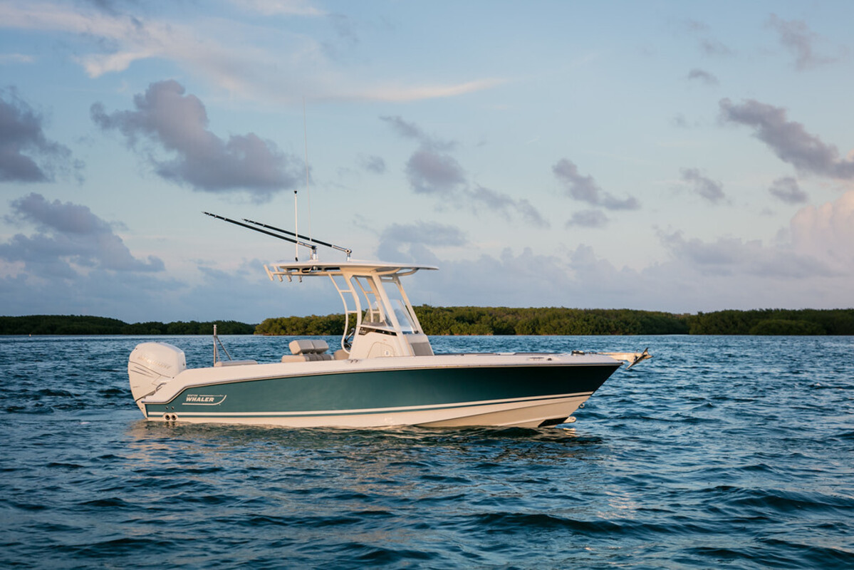 Boston Whaler 230 Outrage