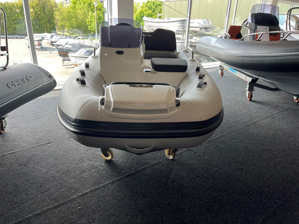 Grand Ribs Grand Golden Line G340 met Suzuki 20 pk