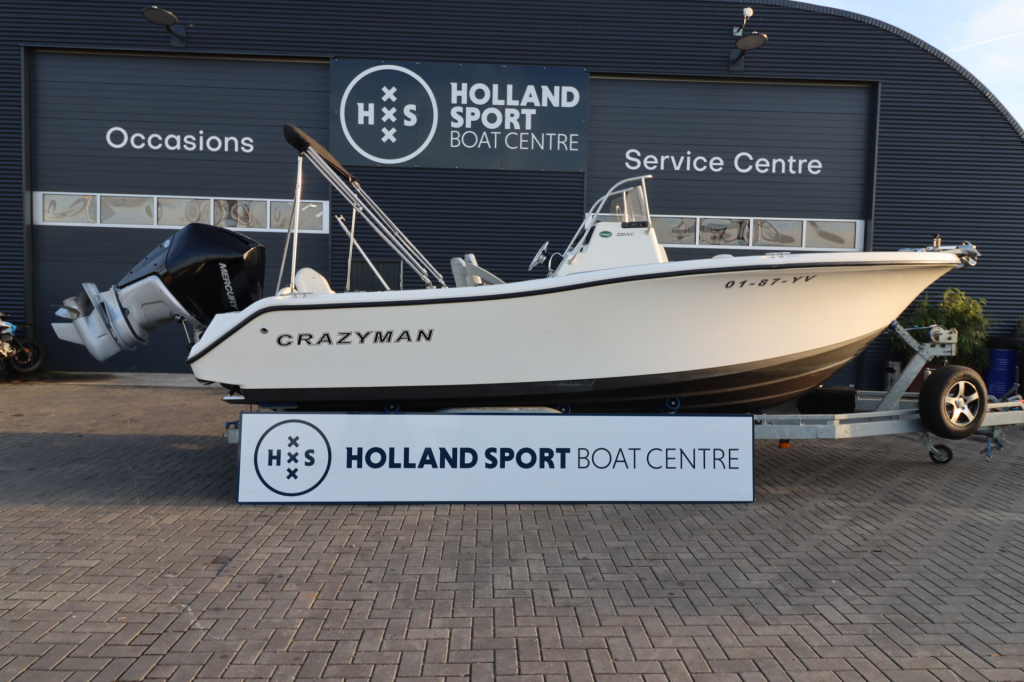 Trophy 2203 Center Console