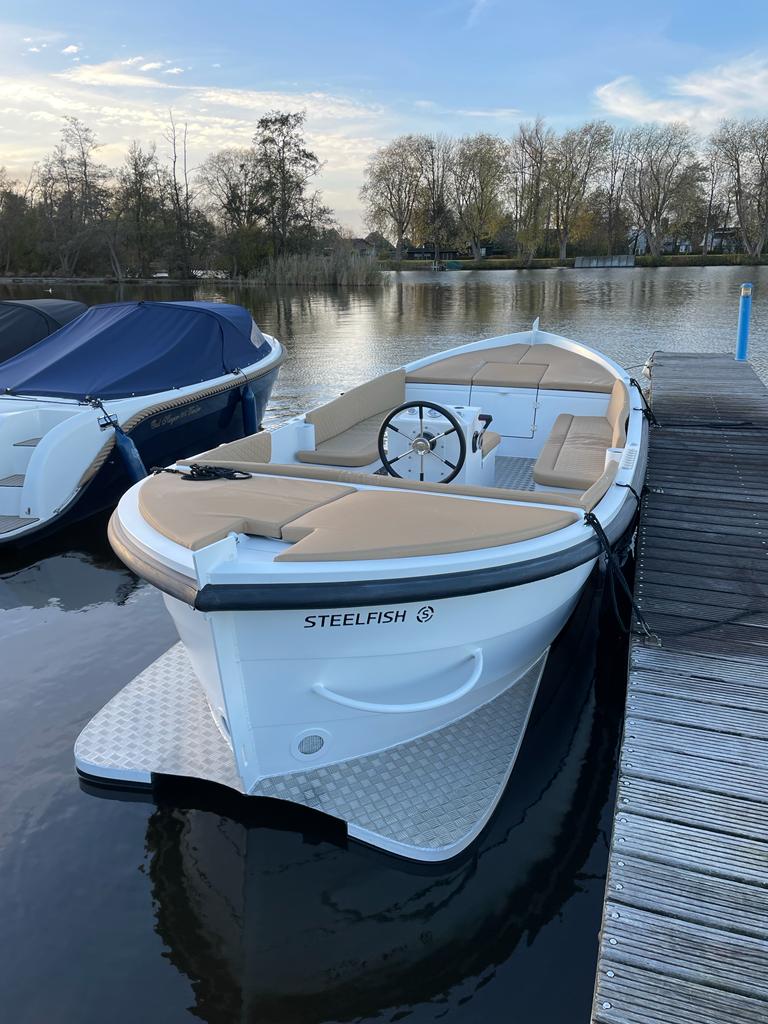 Steelfish 670 vaarklaar 60pk Honda