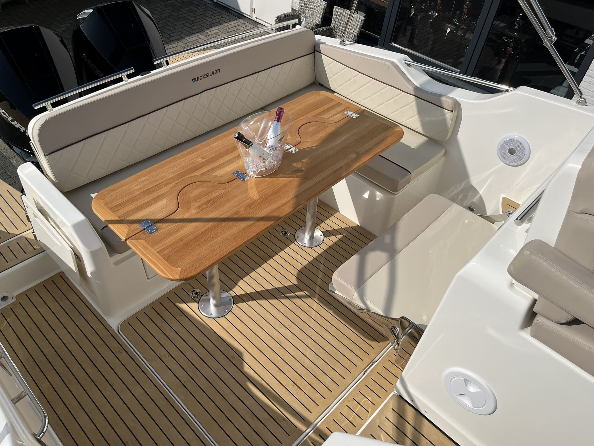 Quicksilver 875 Sundeck