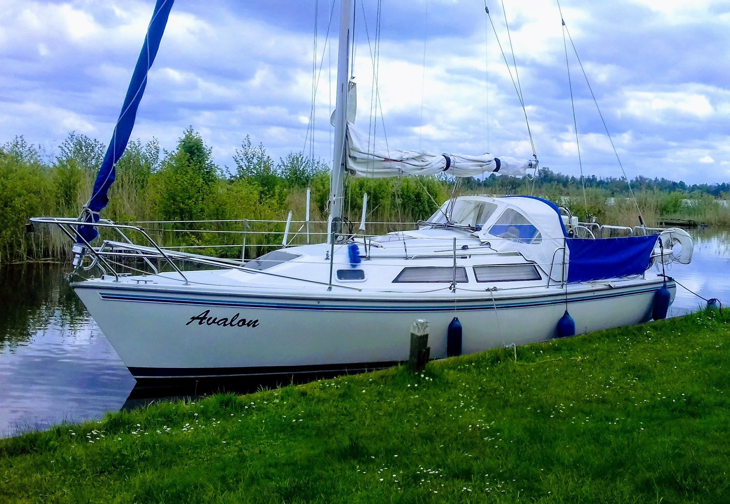 Catalina 270