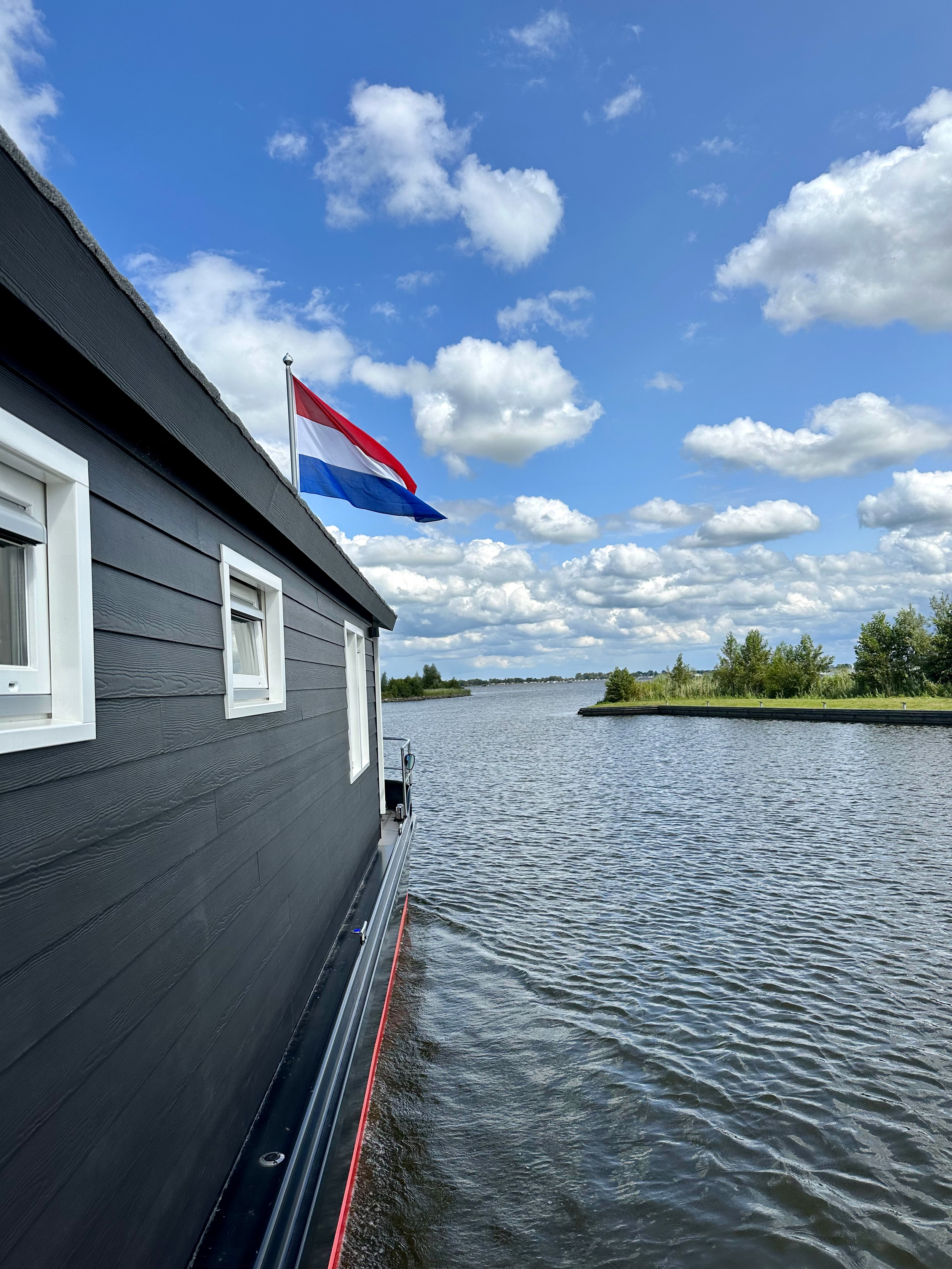 HOMESHIP VaarChalet In Amsterdam 1250D Luxe Houseboat