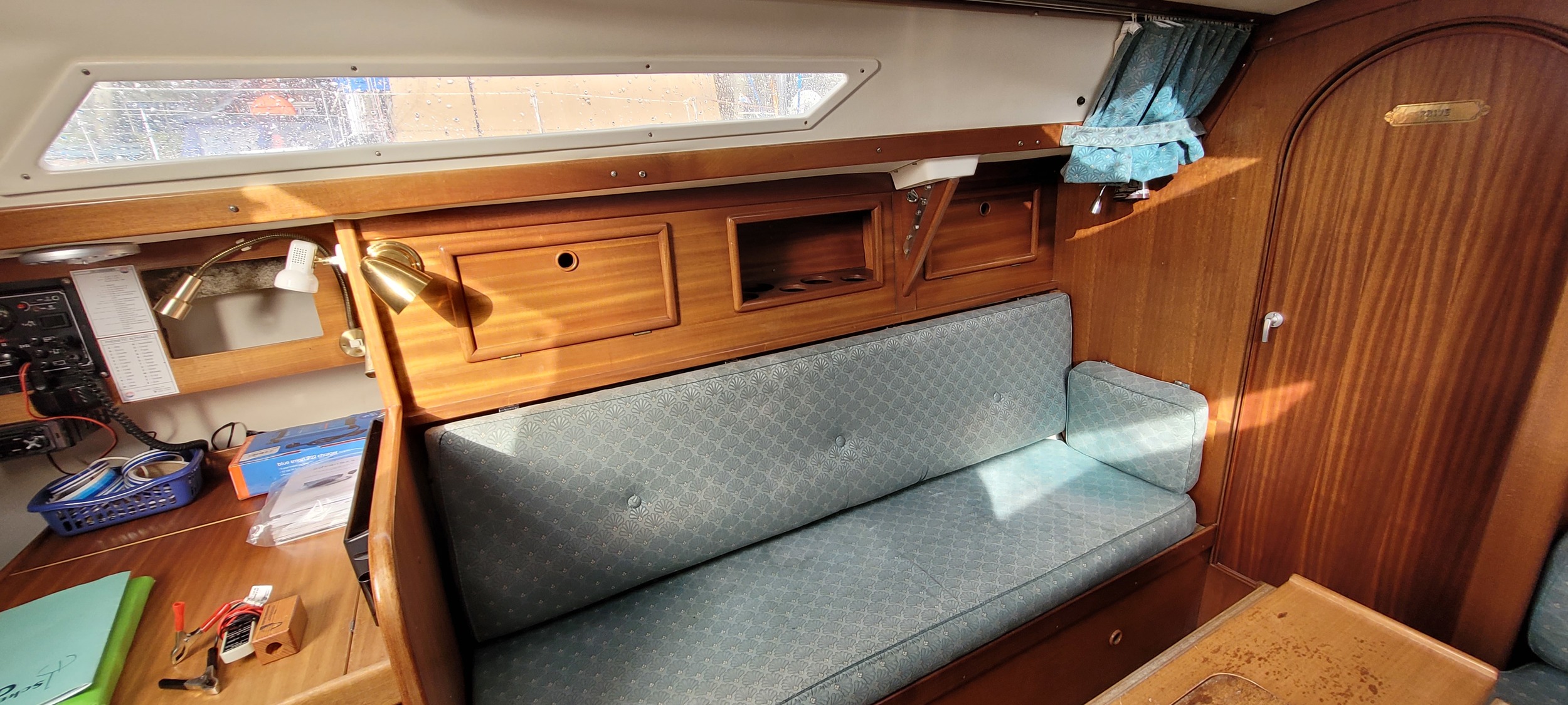Bavaria 890